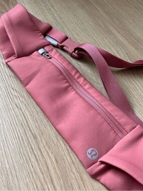Lululemon Fast & Free Running Belt Pink S/M Phone Waist Pack NWOT